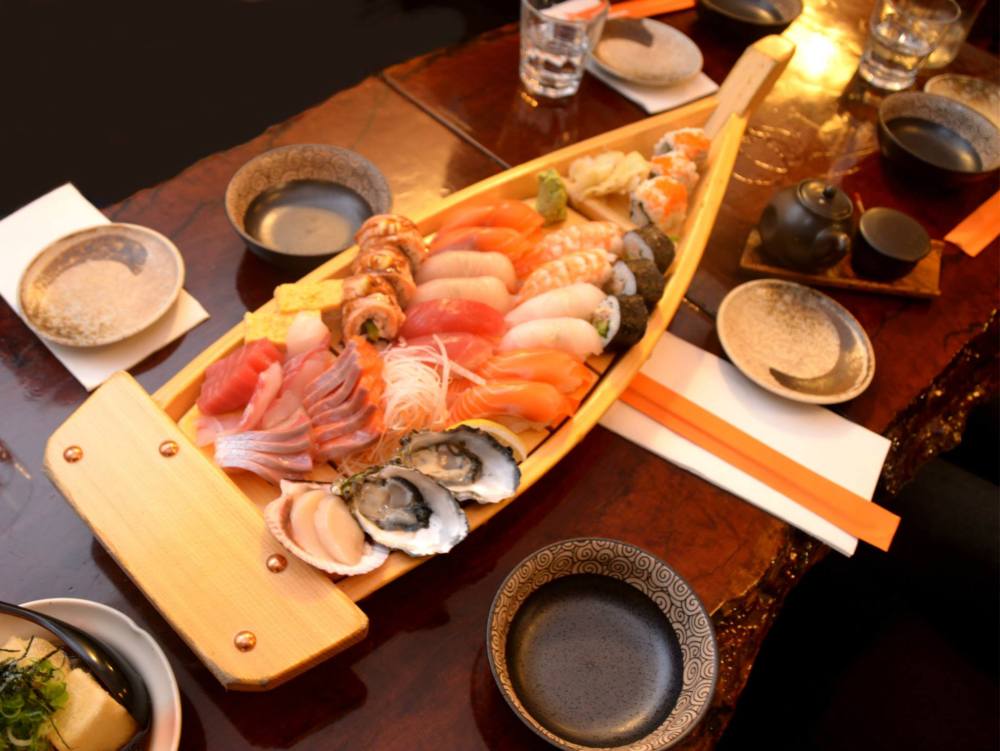 Deluxe Sushi and Sashimi Boat