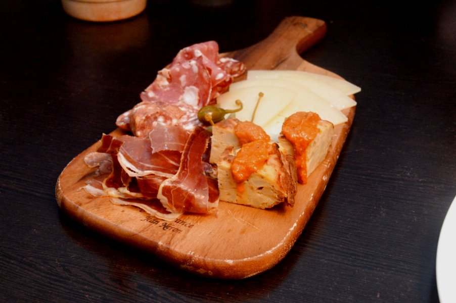 Senorita Embutidos Board